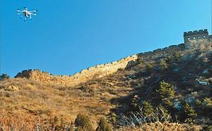 无人机长城脚下进行火情监测