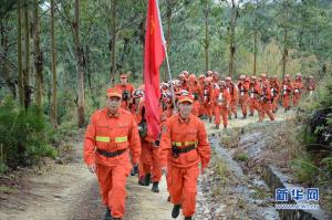 武警三明森林支队泉州大队：无人机协作灭山火