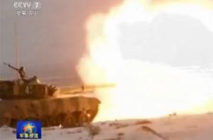 解放军高原实弹怒射 攻克无人机起飞难