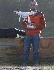 加州市民用无人机记录海岸线变化 助力气候预测