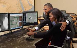 奥巴马温柔指导米歇尔，远程操控无人机