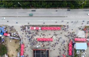 航拍“摩托大军”返乡：浩浩荡荡 如蚂蚁搬家