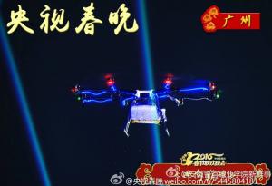 百架无人机"上"春晚组编队 高空放烟火