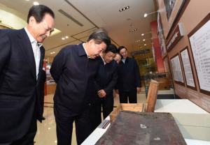 从发报机到无人机 习近平到三家媒体调研点赞媒体人