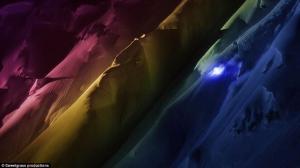 无人机航拍超炫酷滑雪场面 滑雪服配7000只LED灯