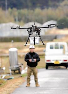 方便偏远地区 日本实施小型无人机送货实验