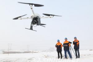 昌吉电网首次用无人机巡检线路