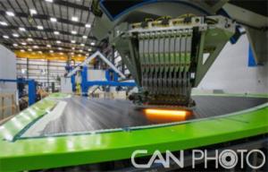 制造机翼的高速机器人