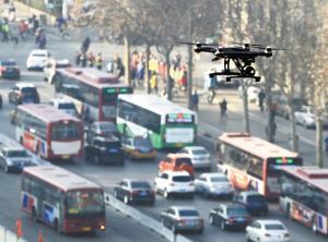 石家庄：无人机空中找堵点 为交警提供实时路况