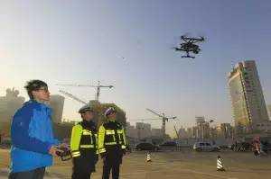 石家庄又添高科技装备 无人机空中监控实时路况