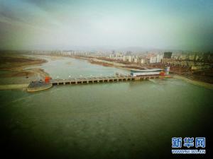 新华网内蒙古无人机新闻编队起航 鸟瞰黄河开河