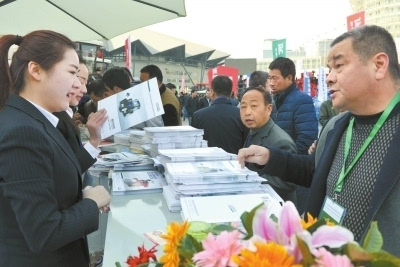 2016全国农机展在郑举行