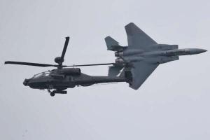 中国武直-10学阿帕奇绝技控制无人机 创新战法