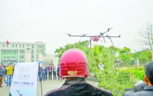 惠州农用无人机成“明星”，吸引数千人围观
