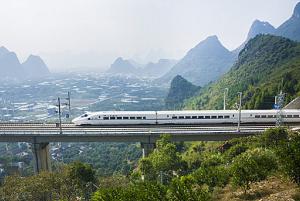 上饶市出动无人机巡查高铁沿线，督查环境整治情况