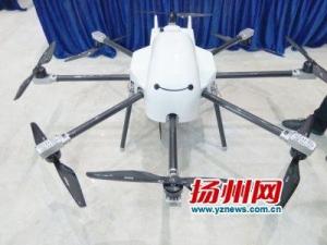 扬州"高科技大集"举行 无人机"大白"萌萌哒
