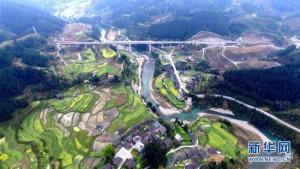 云上看贵州：无人机航拍贵广高铁榕江段【高清组图】