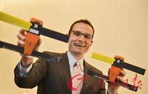 美军新微型无人机：“蜂群”组队可侦察能布阵