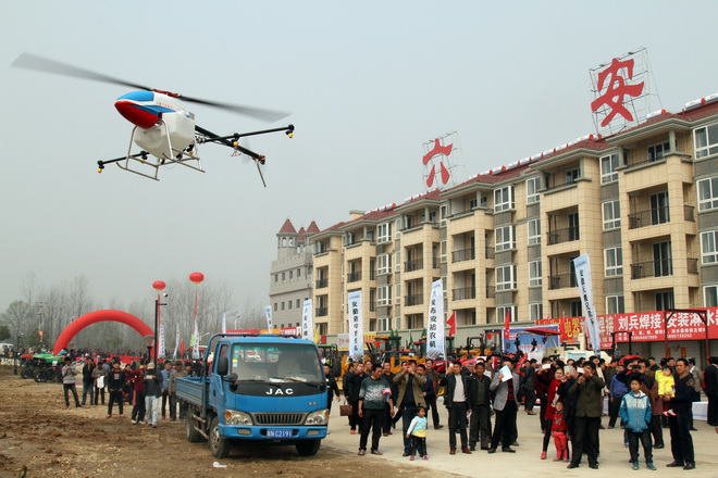 安徽天鹰兄弟植保无人机助力六安农机展 