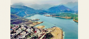 无人机航拍湖泊美景，美如仙境