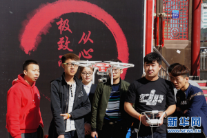 “高大上”变“草根” 无人机价格亲民“飞”入百姓家