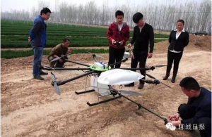 关注一天喷撒作业400亩，快来看看聊城造无人机长啥样