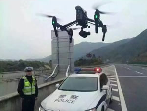 无人机抓拍高速路交通违法？交警回应没这回事