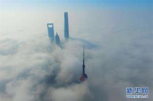 大雾穿云航拍，上海现“云海”仙境