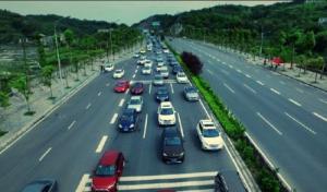 震撼！网友无人机实拍：清明重庆返程高峰