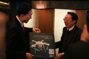 国产无人机赠送日本前首相鸠山由纪夫