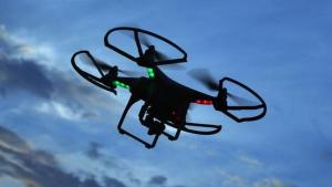 还敢乱丢垃圾？迪拜部署无人机惩治不文明行为