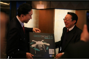 日本前首相鸠山想坐中国无人机来中国