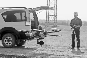 河北电力巡线无人机上岗巡检工人再不用爬高上低