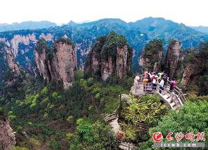 无人机聚焦武陵源 张家界首开航拍赛