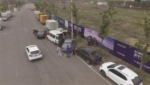 面包车内藏着一千多块被盗电瓶 无人机监控赃物交易 6嫌犯全落网