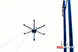 隆回无人机“穿针引线”架设群山高压线路