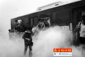 公交火灾逃生演练 无人机首度参与救援