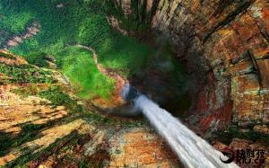 壮观美景！无人机拍摄1000米瀑布 世界最大落差