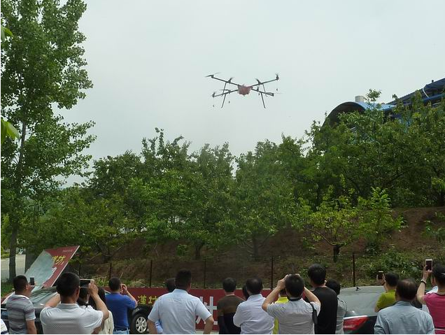 汉台：区引进无人机开展植保工作