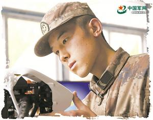 无人机单挑 上等兵借微操网擒对手无人机