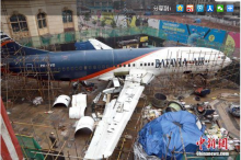 武汉街头惊现波音737客机 或被改造为主题餐厅