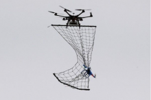 无人机还没干嘛呢，反无人机已开始演练准备追捕了