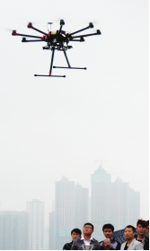 无人机“军演” 湘江上空上演精彩对抗赛