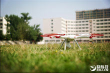 小米无人机大学操场飞行航拍 一览无余
