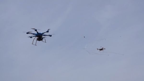 空中发16平米大网小型无人机捕获器