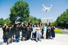 沈阳农业大学无人机协会创意毕业照火爆朋友圈