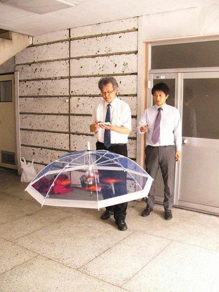 无限脑洞 自动撑伞悬空的无人机