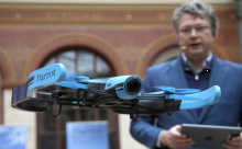 成都全球创交会法国派诺特小巧无人机受关注