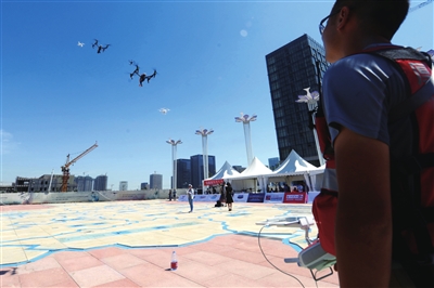 180架无人机“翱翔”阅海湾