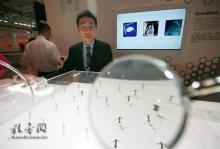 哈佛天津小伙儿带世界最小无人机亮相达沃斯